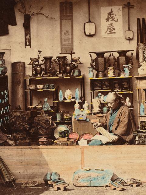 Felice Beato (1832-1909) - Vue d’un magasin de curiosités à Yokohama, 1868 © Felice Beato © Paris Musées-Musée Cernuschi